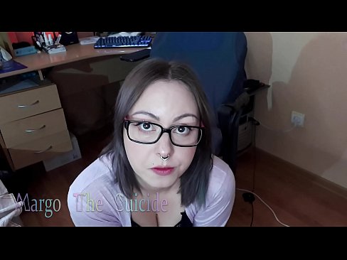 ❤️ Seksi dekle z očali globoko sesa dildo pred kamero ☑ Slute pri nas ❌❤